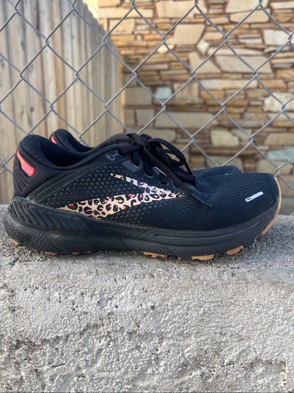 Brooks woman’s Adrenaline GTS 22 black leopard print shoes size 7